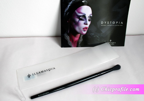 Illamasqua Blending Brush Review: Illamasqua Pure Pigment in Android + Blending Brush