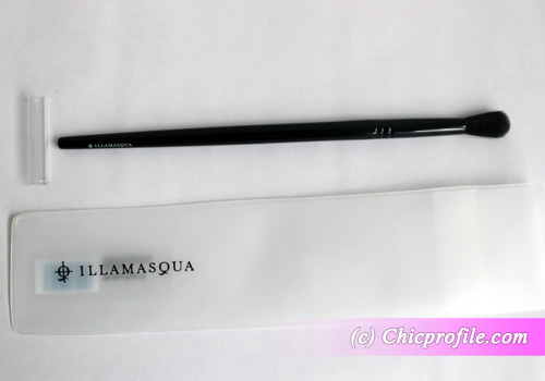 Illamasqua Blending Brush2 Review: Illamasqua Pure Pigment in Android + Blending Brush