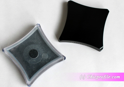 Illamasqua Pure Pigment Android Review: Illamasqua Pure Pigment in Android + Blending Brush