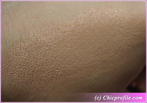 La Mer Treatment Fluid Foundation hand swatch Review: La Mer Treatment Fluid Foundation SPF 15 and Foundation Brush   New photos