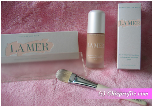 La-Mer-Treatment-Fluid-Foundation-package-and-foundation-brush La Mer Treatment Fluid Foundation package and foundation brush Preview: La Mer Treatment Fluid Foundation SPF 15 Photos + Information