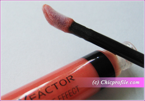 Vibrant-Curve-Effect-Lip-Gloss-Vibrant-brush Vibrant Curve Effect Lip Gloss Vibrant brush Max Factor Vibrant Curve Effect Lip Gloss in Vibrant Review + Lip Swatches