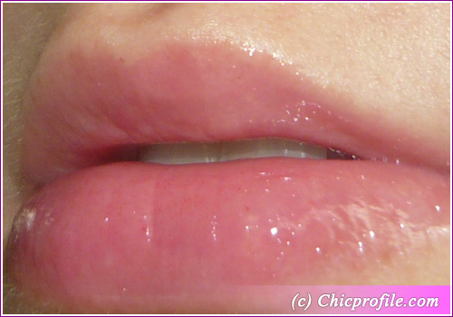 Max Factor Vibrant Curve Effect lip gloss Me Me Me lip swatch Max Factor Vibrant Curve Effect Lip Gloss in Me Me Me   Review, Photos, Swatches, Lip Swatches
