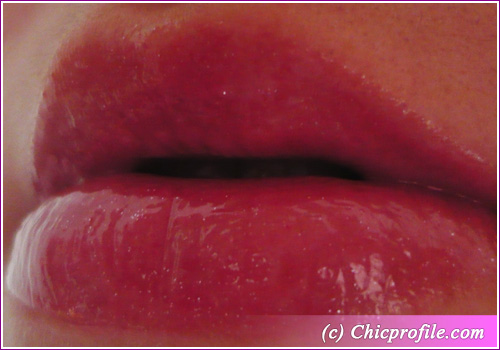 Max Factor Vibrant Curve Effect lip gloss Me Me Me swatch Max Factor Vibrant Curve Effect Lip Gloss in Me Me Me   Review, Photos, Swatches, Lip Swatches