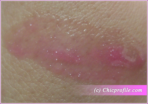 Max Factor Vibrant Curve Effect lip gloss Me Me Me swatch1 Max Factor Vibrant Curve Effect Lip Gloss in Me Me Me   Review, Photos, Swatches, Lip Swatches