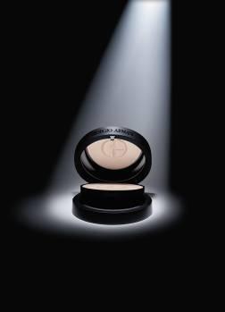 Giorgio-Armani-2010-summer-makeup-powder Giorgio Armani 2010 summer makeup powder Giorgio Armani Sunscreen Silk Compact Powder SPF 35 for Summer 2010