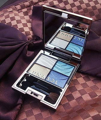 Lunasol-2010-summer-blue-eyeshadow-palette Lunasol 2010 summer blue eyeshadow palette Lunasol Makeup Collection for Summer 2010 Photos + Swatches