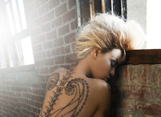 Beyoncé-Knowles-Temptu-Dereon-Tattoo-Collection-fall-2010 Beyoncé Knowles Temptu Dereon Tattoo Collection fall 2010 Beyonce Knowles & Temptu create Dereon Tattoo Collection Fall 2010