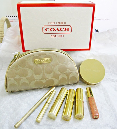 Estee-Lauder-Holiday-2010-Golden-Silk-Coach-Gift-Set Estee Lauder Holiday 2010 Golden Silk Coach Gift Set Estee Lauder Holiday 2010 Makeup Gift Set with Golden Silk Coach