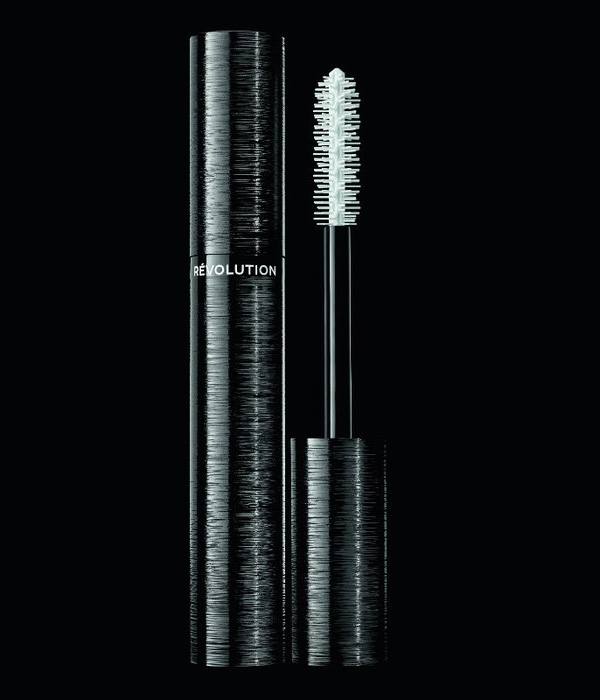 krybdyr renæssance ulovlig Chanel-Le-Volume-Revolution-de-Chanel-Mascara-2018 - Beauty Trends and  Latest Makeup Collections | Chic Profile
