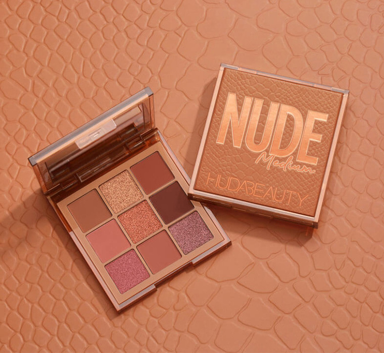 Huda Beauty Obsessions Eyeshadow Palette in the color Mauve