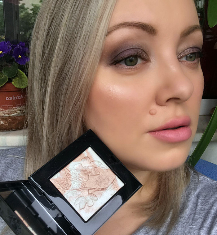 Bobbi Brown Pink Glow Highlighting Powder Makeup Look