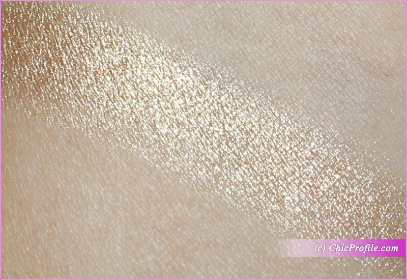 MAC Whisper of Gilt Extra Dimension Skinfinish Swatch