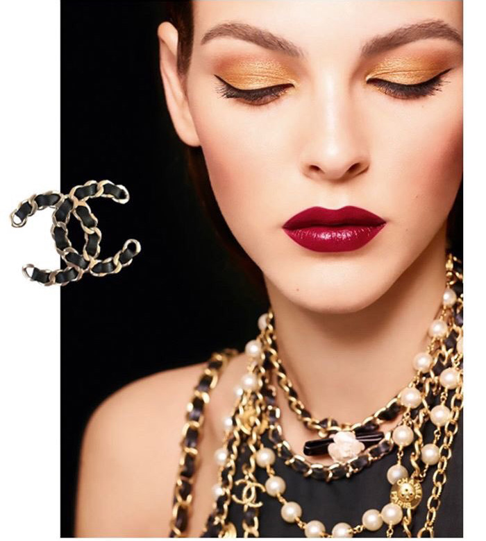 Chanel Les Chaines D Or De Chanel Holiday Swatches Beauty Trends And Latest Makeup Collections Chic Profile
