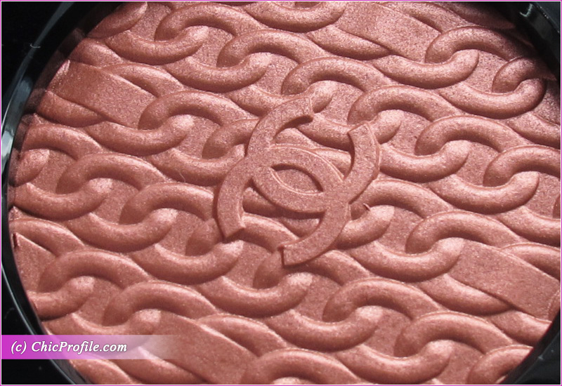 Chanel Les Chaines de Chanel Illuminating Blush Powder Pattern