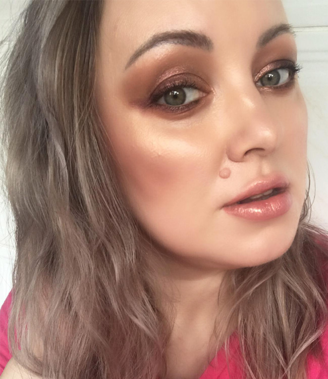 Charlotte Tilbury Superstar Glow Higlighter Makeup Look