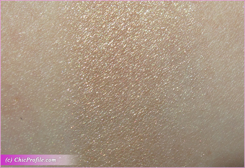 Charlotte Tilbury Superstar Glow Higlighter Swatch