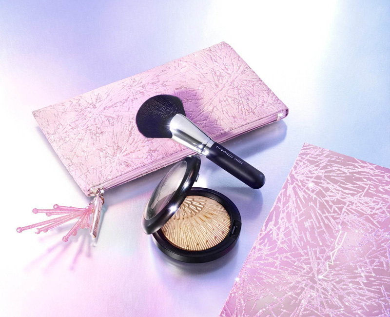 MAC Holiday 2020 Highlighter Brush