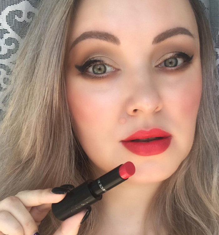 Sexy makeup loo red lips