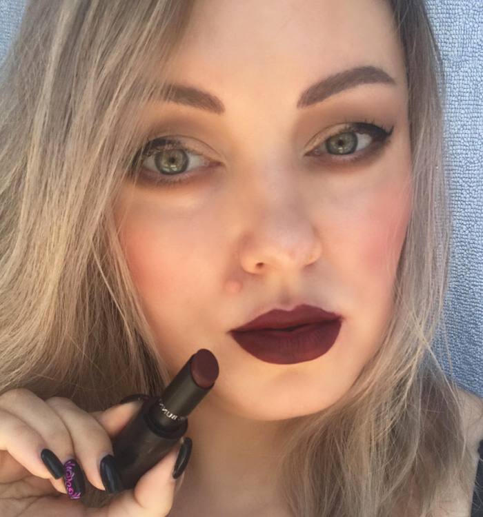 Vampy makeup look dark lips