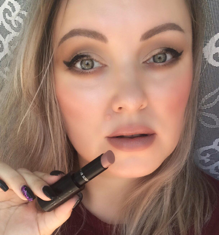 Natural Nude Makeup and Lipstick