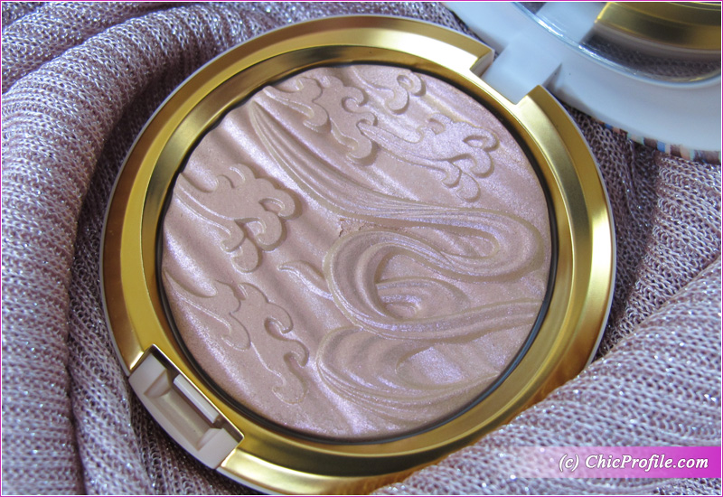 Foran dig travl Bliv ophidset MAC Show Gold Extra Dimension Skinfinish Review, Live Swatches, Makeup Look  - Beauty Trends and Latest Makeup Collections | Chic Profile