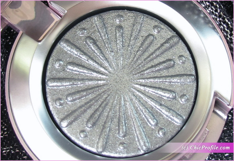 MAC Silver Bells Extra Dimension Foiled Eyeshadow Close Up