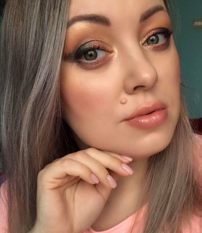 Chantecaille Coral Radiance Chic Cheek and Highlighter Duo Day Makeup