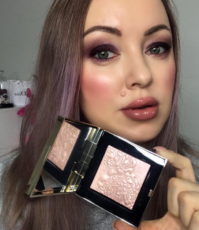 Bobbi Brown Lunar New Year Opal Glow Highlighting Powder Review, Live Swatches, Makeup Looks - Beauty and Makeup Collections | Profile