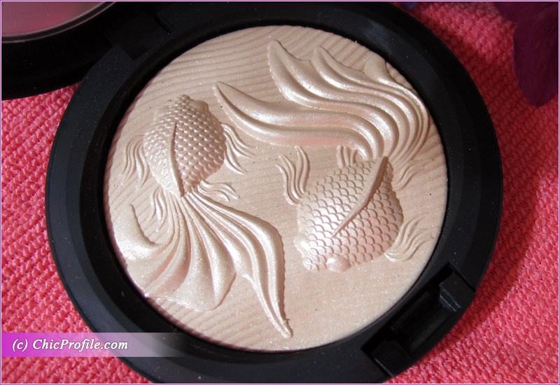 MAC Moon Masterpiece Double Gleam Extra Dimension Skinfinish Detail