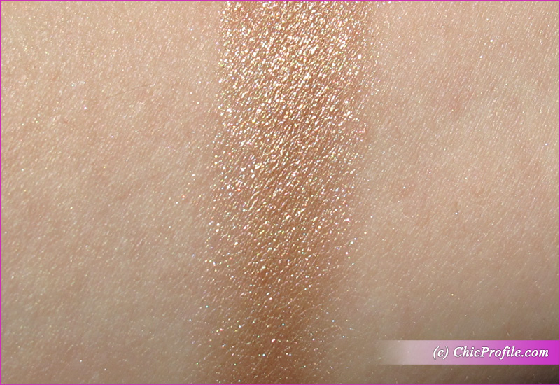 Chanel Perles de Lumiere Illuminating Blush Powder Swatch