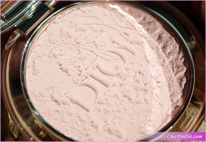 Dior Mineral Nude Glow (01) Blooming Garden Details