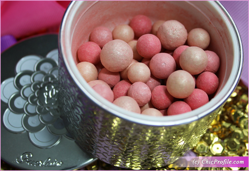 Guerlain Meteorites Pink Pearl Light-Revealing Pearls of Powder Close Up