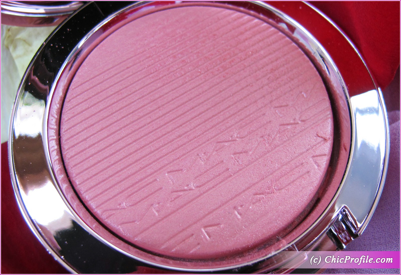 MAC Look, Don't Touch! Extra Dimension Blush Details