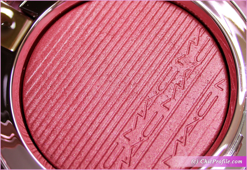 MAC Under My Plum Extra Dimension Blush Details